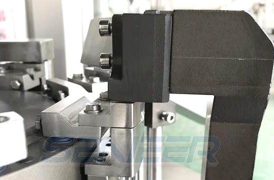 capsule locking device
